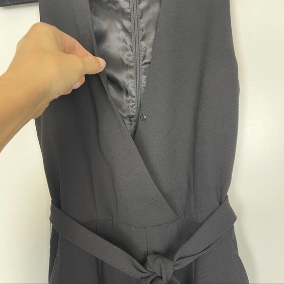 NWOT H&M V-Neck Jumpsuit Sleeveless Black 4 - Picture 7 of 8